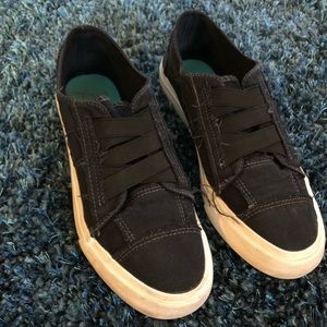black blowfish malibu slip ones